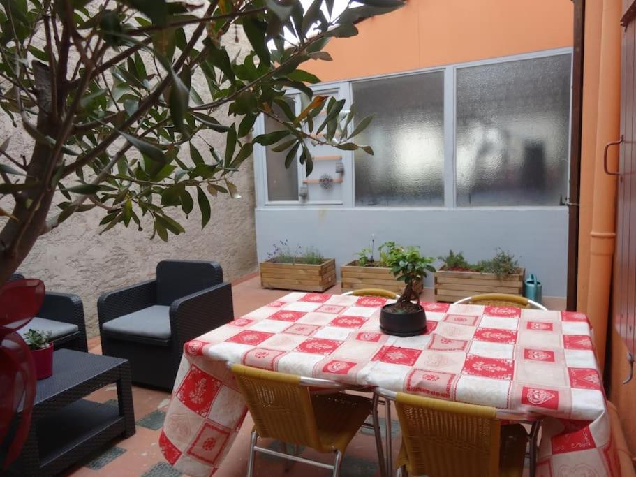 Appartement Spacieux Avec Grand Patio, 1Er Etage Sigean Exterior photo